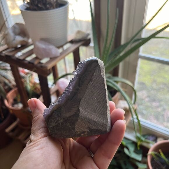 Natural, amethyst, standing cluster 254 g, 1270 ctw, 2.775”x2.50 - Picture 3 of 10